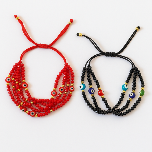 Pulseras de varios hilos.